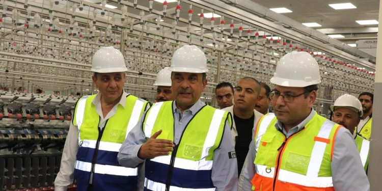 الحكومة تبدأ التشغيل التجريبي لأكبر مصنع غزل بالعالم قريبًا ‎