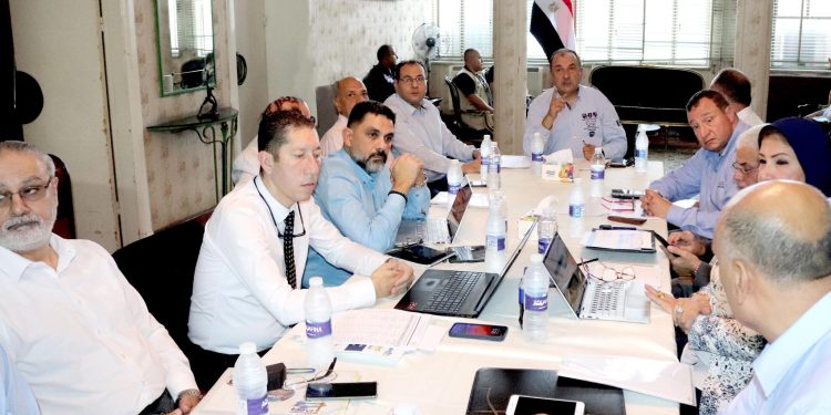 وزير قطاع الأعمال يوجه بسرعة إتمام مشروعات تطوير مصانع الغزل الحكومية