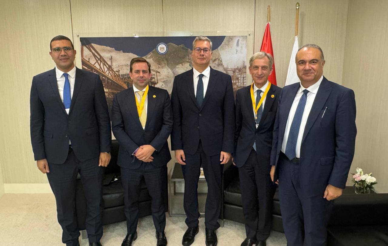 وزير البترول يبحث مع “شل” التنقيب بحقول البحرين المتوسط والأحمر وغرب الدلتا