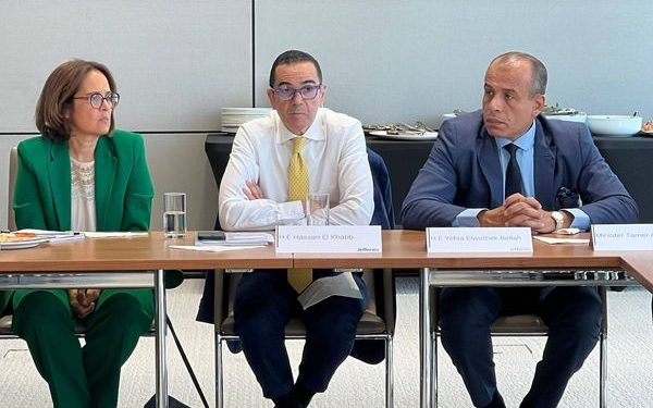 الخطيب: العمل على جذب استثمارات أجنبية في الصناعات التحويلية والخدمات المالية