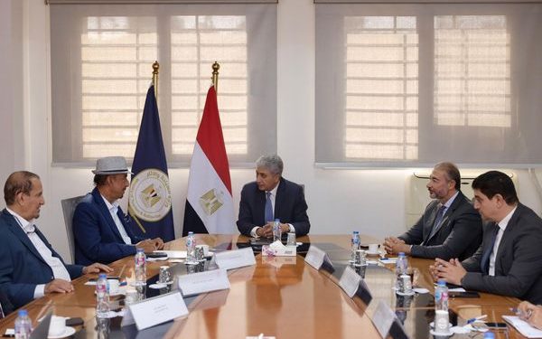 وزير السياحة يبحث مع "الحكير القابضة" فرص الاستثمار في مصر
