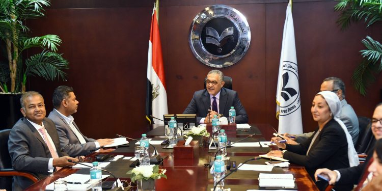 مستثمرون من موريشيوس يسعون لإنشاء مشروع لإعادة تدوير المخلفات الإلكترونية بمصر