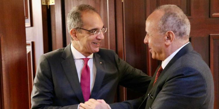 "قضايا الدولة" تبحث مع "الاتصالات" التعاون فى مجال التحول الرقمى