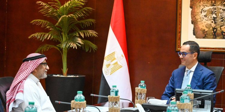وزير الاستثمار يبحث المشروعات المستقبلية لـ"الحكير القابضة" فى مصر