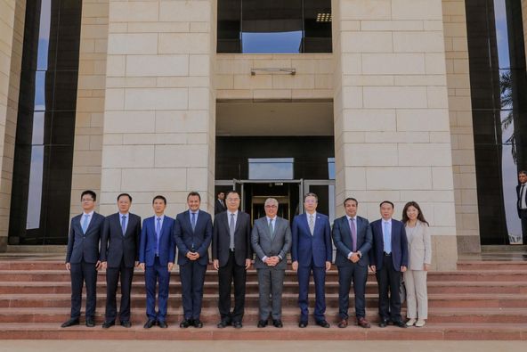 اقتصادية قناة السويس يبحث مع وفد صينى سبل التعاون المشترك