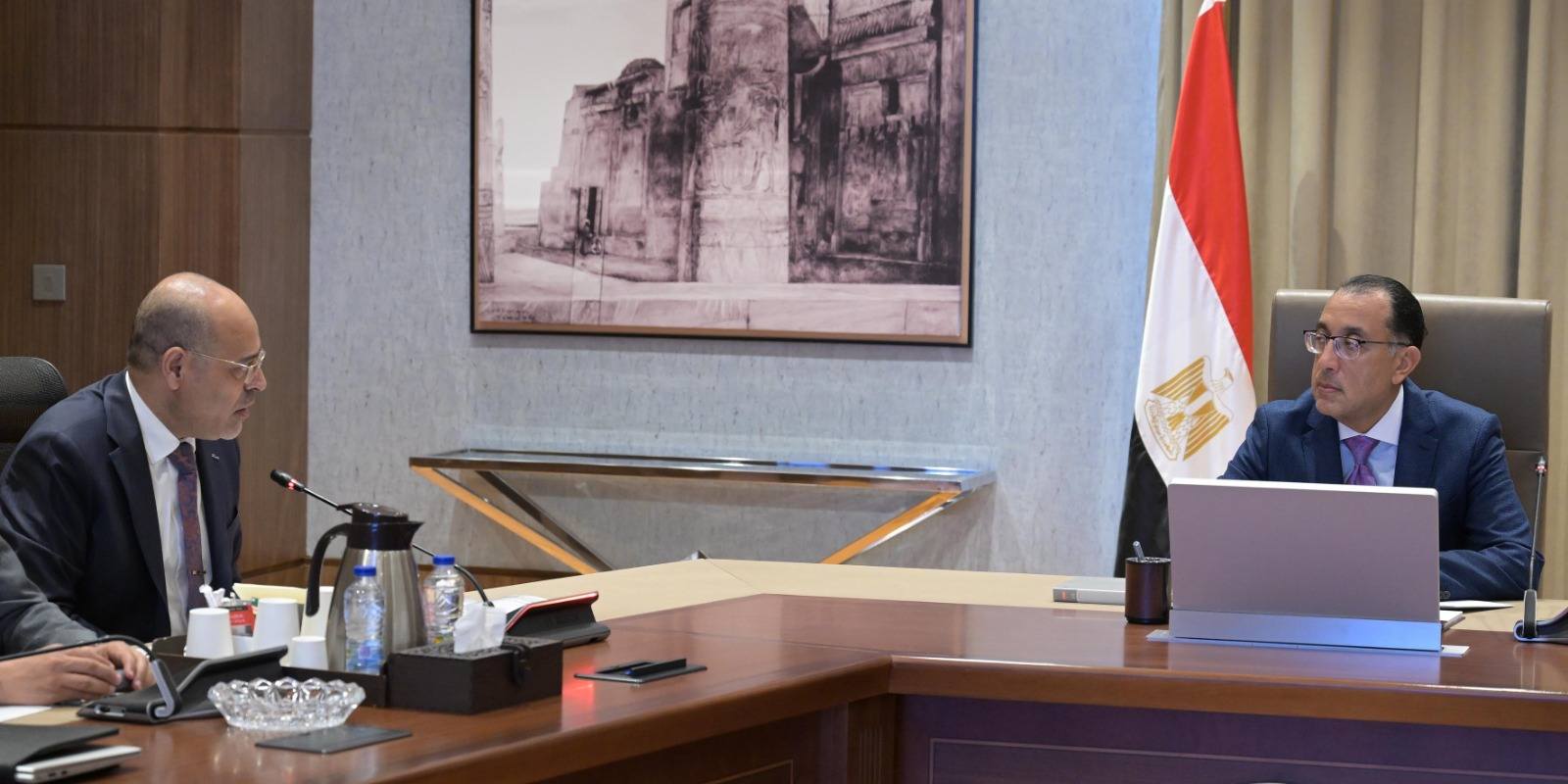 رئيس الوزراء يتابع ملفات عمل وزارة العمل