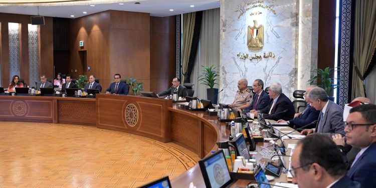 دمج شركتى "المعصرة للصناعات الهندسية" و"حلوان لمحركات الديزل"