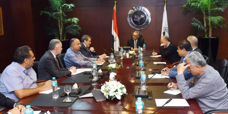 الحكومة تبحث دعم "المناطق الحرة" للتكيف مع آلية “CBAM" للواردات الأوروبية