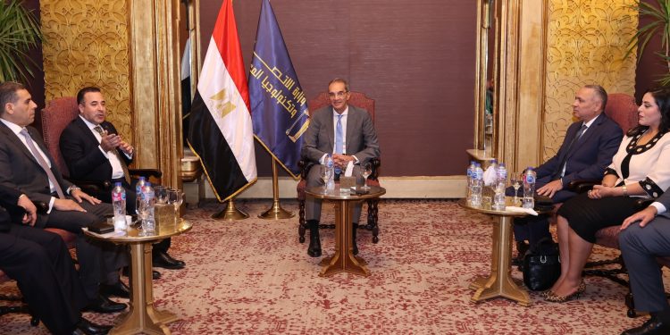 وزير الاتصالات: نجحنا فى جذب كبرى الشركات العالمية المصنعة للمحمول إلى مصر