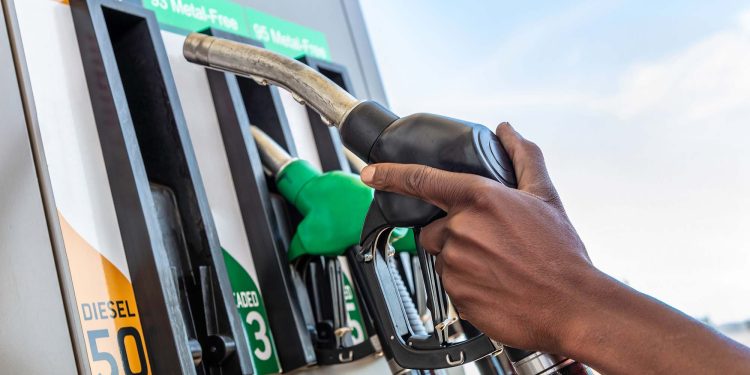 الديزل والبنزين ؛ الوقود ؛ السولار