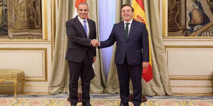 بدر عبد العاطى وزير الخارجية والهجرة في مصر وخوسيه مانويل ألبارس وزير خارجية إسبانيا