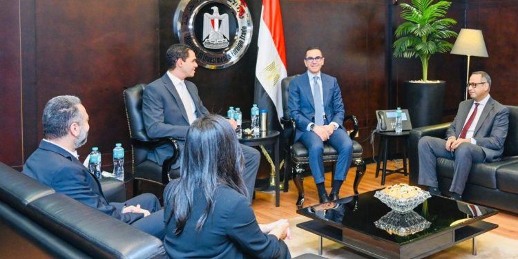 وزير الاستثمار يبحث خطط "بروكتر آند جامبل" في مصر لزيادة صادراتها