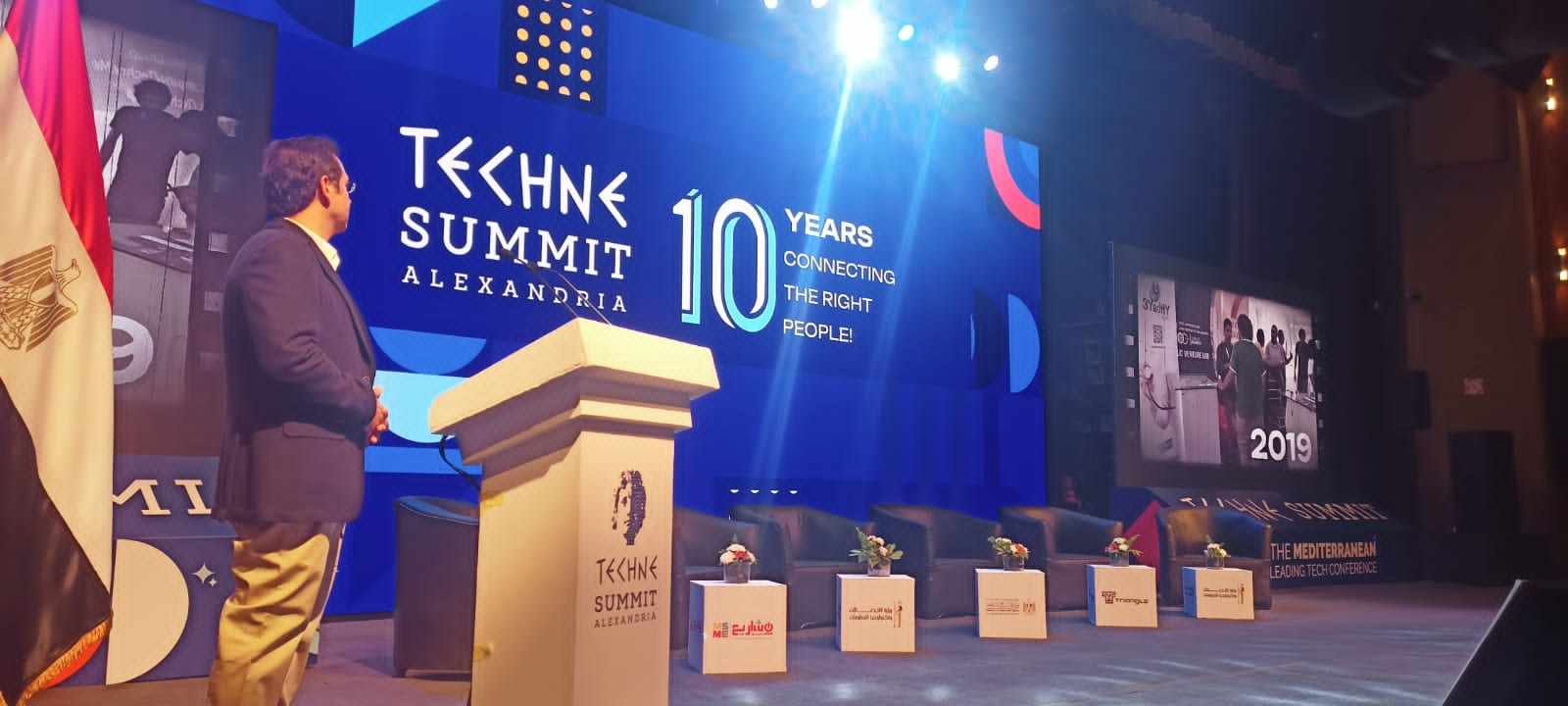 "الاتصالات" تخطط لإطلاق حاضنة أعمال للذكاء الاصطناعى العام المقبل