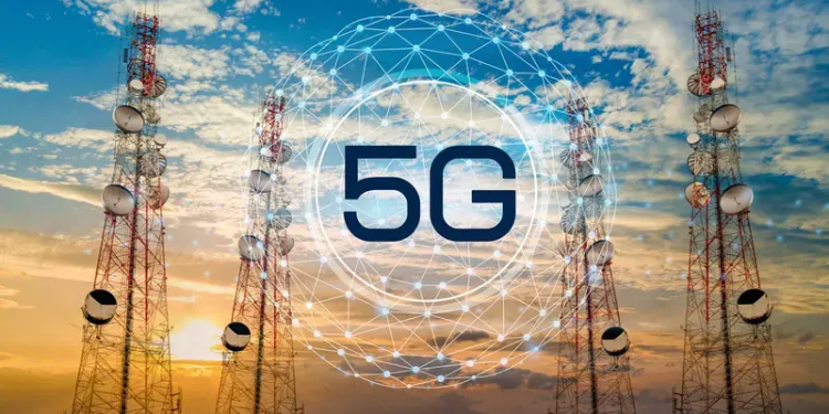 شركات المحمول توقع عقود تراخيص خدمات الجيل الخامس بمصر