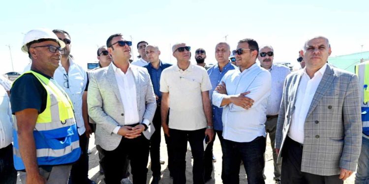 وزير الإسكان يتابع تنفيذ وتشغيل "المدينة التراثية" فى "العلمين الجديدة"