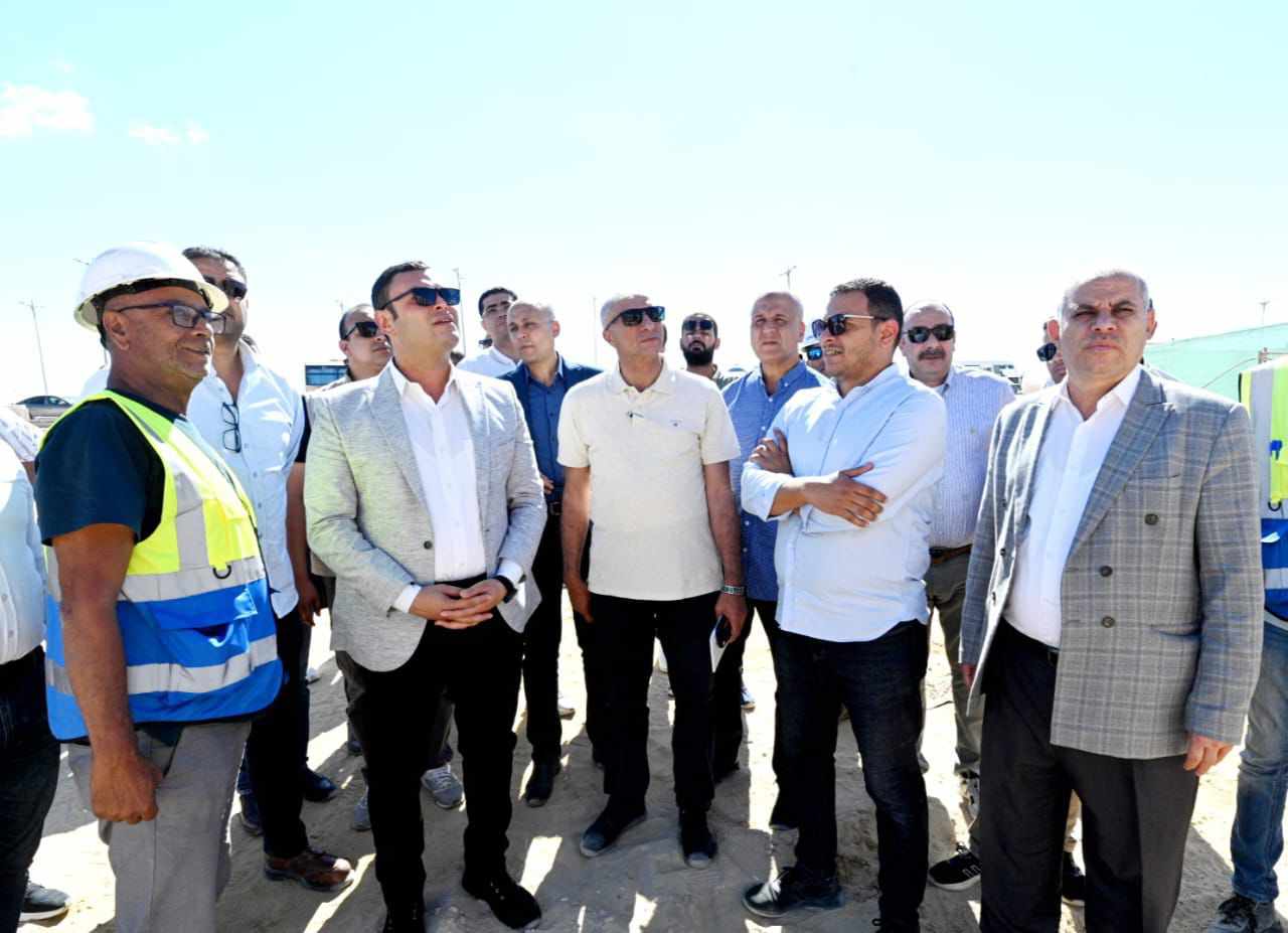 وزير الإسكان يتابع تنفيذ وتشغيل "المدينة التراثية" فى "العلمين الجديدة"