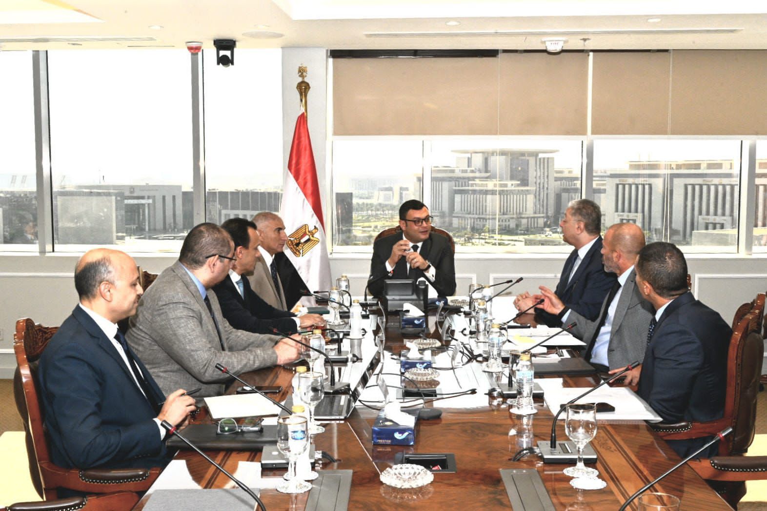 وزير الإسكان يتابع العمل بمشروعات العاصمة الإدارية والعلمين الجديدة