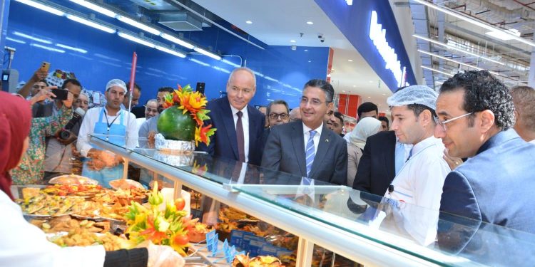 وزير التموين يفتتح "هايبر وان" فى "بدر" باستثمارات 1.5 مليار جنيه