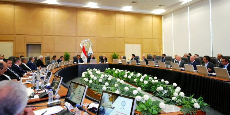 وزير البترول يعرض الفرص الاستثمارية فى 42 منطقة استكشافية