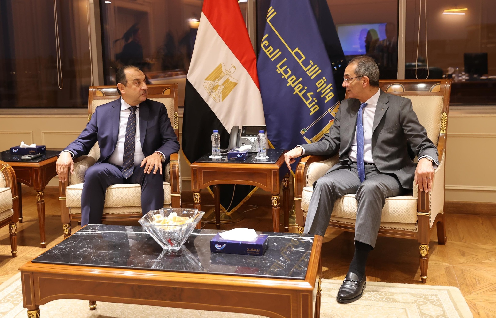 "الاتصالات" و"قطاع الأعمال" تبحثان تنفيذ برنامج تخطيط موارد المؤسسات "ERP"