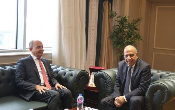 وزير الكهرباء يبحث مع سفير الأردن التوسع في الطاقات المتجددة