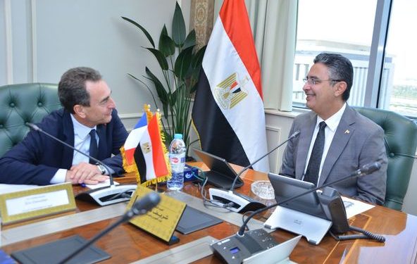 وزير التموين يبحث مع السفير الفرنسي تعزيز التعاون المشترك