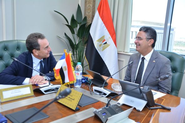 وزير التموين يبحث مع السفير الفرنسي تعزيز التعاون المشترك