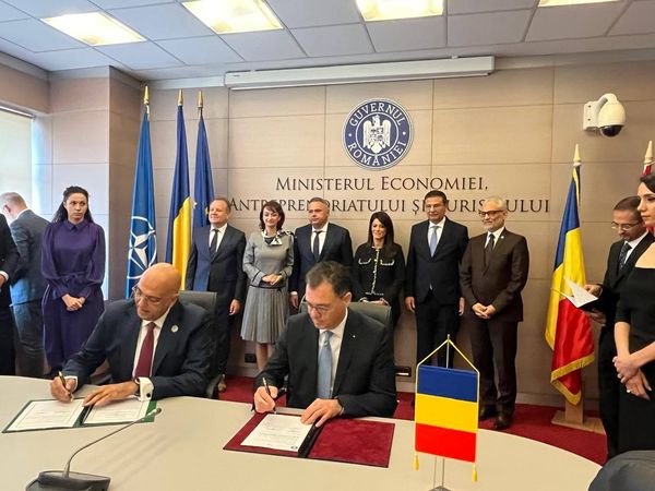 "تنمية المشروعات" يوقع مذكرة تفاهم مع وزارة الاقتصاد والسياحة برومانيا