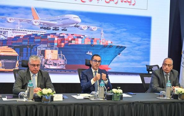 وزير الاستثمار يبحث ملف الإفراج الجمركي وفحص رسائل الواردات