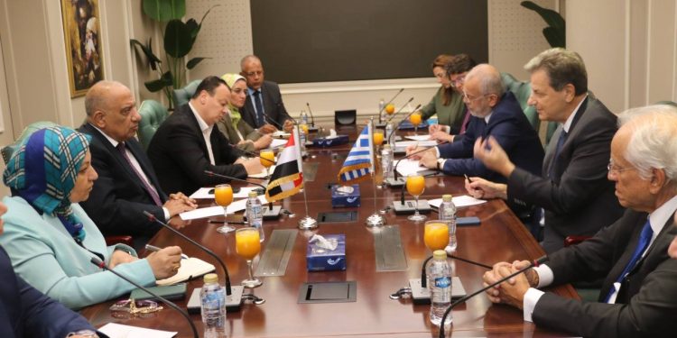 مصر واليونان تبحثان مستجدات تنفيذ مشروع الربط الكهربائي
