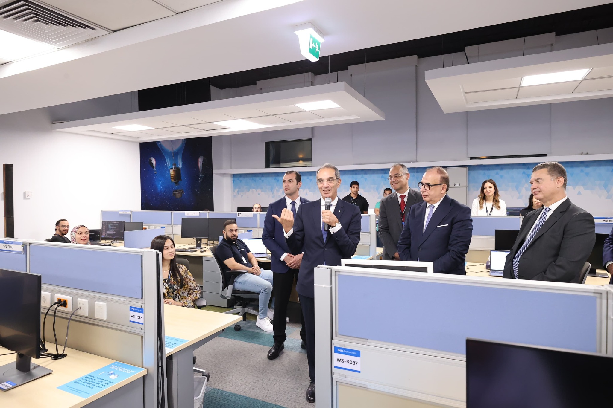 وزير الاتصالات: نعمل على تعزيز قدرات مصر التنافسية في صناعة التعهيد