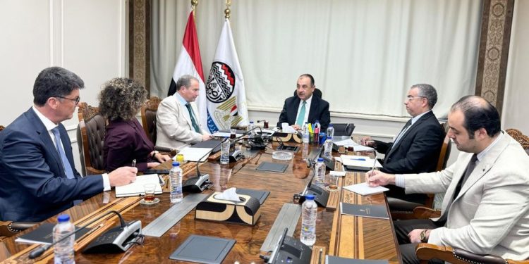 وزير قطاع الأعمال يبحث فرص التعاون مع "إس آند بي جلوبال"