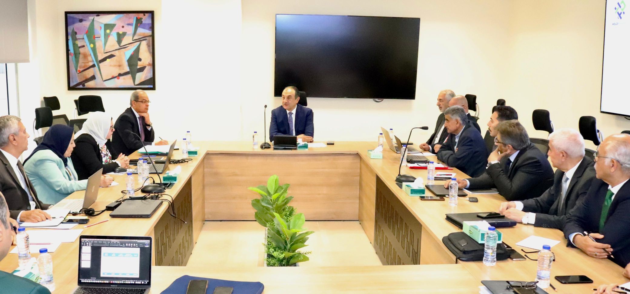 وزير قطاع الأعمال يوجه بسرعة إنجاز مشروعات تطوير شركات الأدوية التابعة