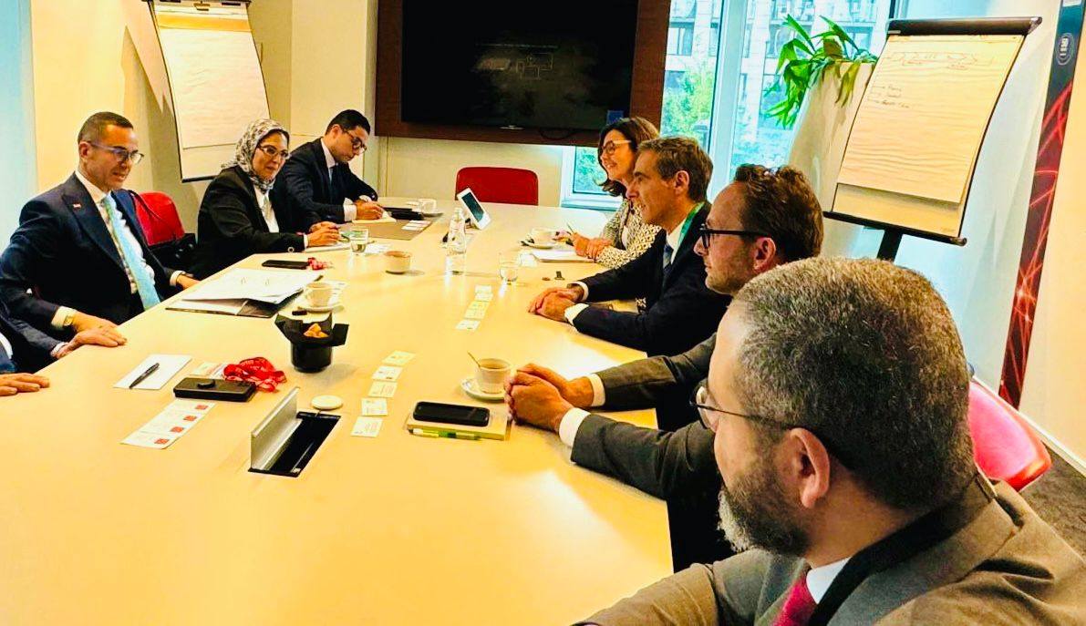 وزير الاستثمار يبحث فرص توسيع نطاق أنشطة "يورو كلير" في مصر