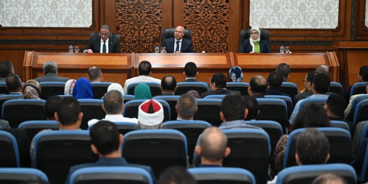 اجتماع كامل الوزير مع المستثمرين