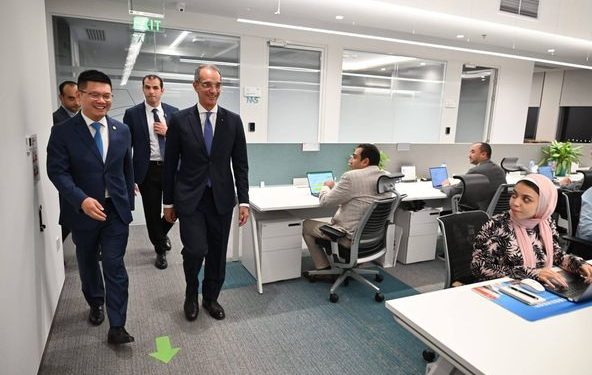 وزير الاتصالات يفتتح مقرا جديدا لـ"هواوي" ضمن استراتيجيتها للتوسع فى مصر