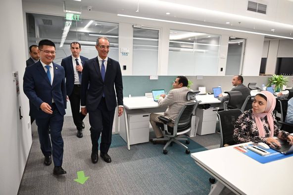 وزير الاتصالات يفتتح مقرا جديدا لـ"هواوي" ضمن استراتيجيتها للتوسع فى مصر