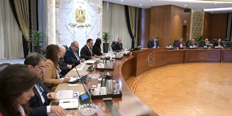 "مدبولي": تنسيق بين الجهات المعنية لوضع منظومة ناجحة للإقراض الصغير ومتناهي الصغر