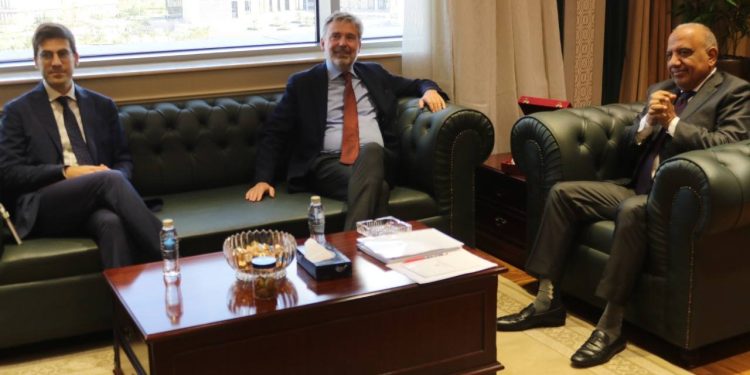 عصمت: جزء من مهمات مشروع الربط الكهربائي مع السعودية تأتي من إيطاليا