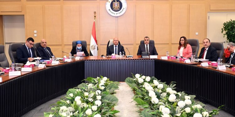 الإسكان تعمل على توطين 12 صناعة متعلقة بالقطاع خلال المرحلة المقبلة