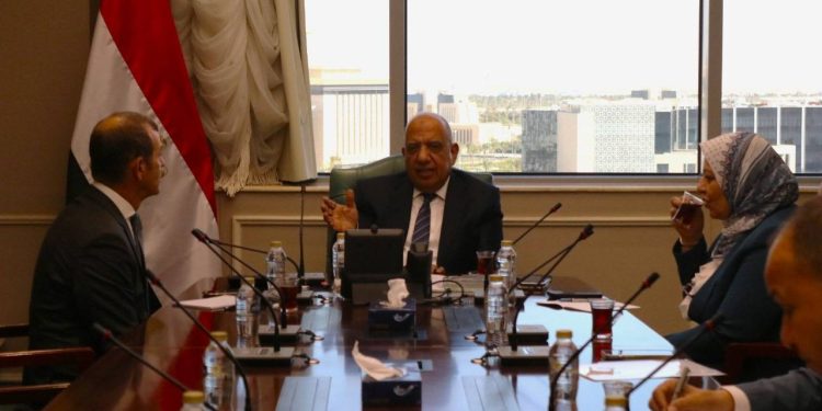 "الكهرباء" تبحث التعاون مع "العربية للهندسة" لتحسين الأداء وخفض استهلاك الوقود