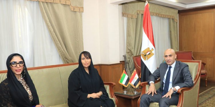 "التعليم" تبحث مشاركة الإمارات في إنشاء مدارس جديدة بمصر