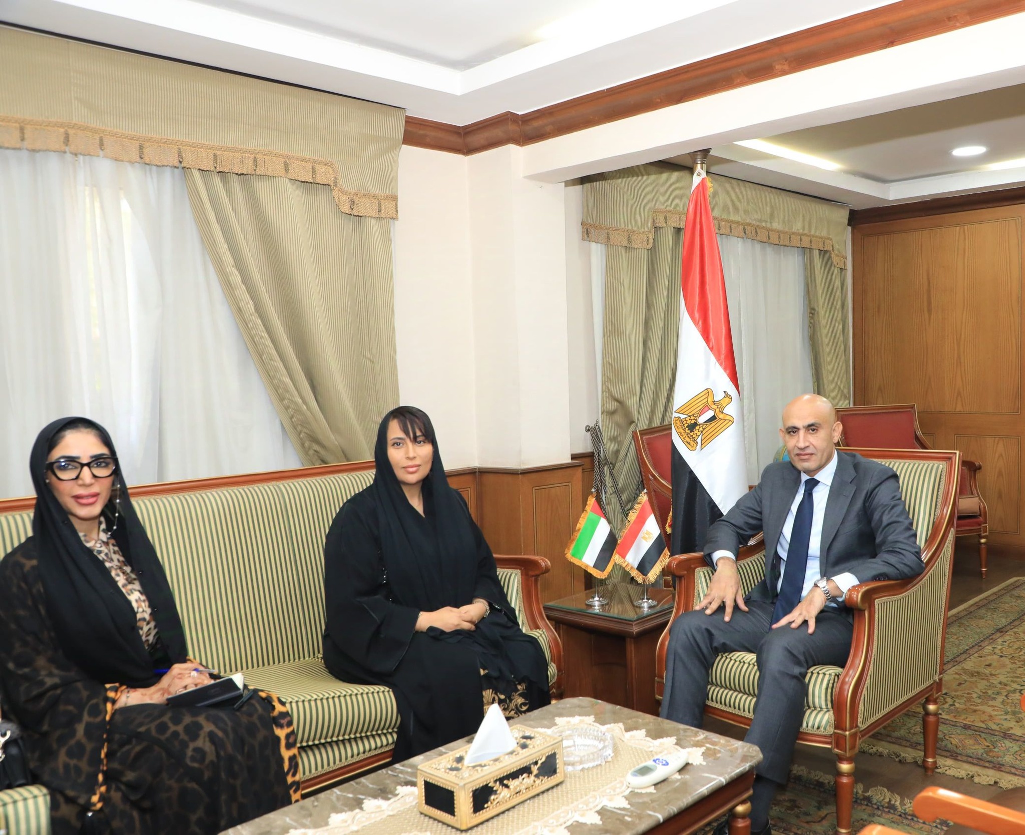 "التعليم" تبحث مشاركة الإمارات في إنشاء مدارس جديدة بمصر