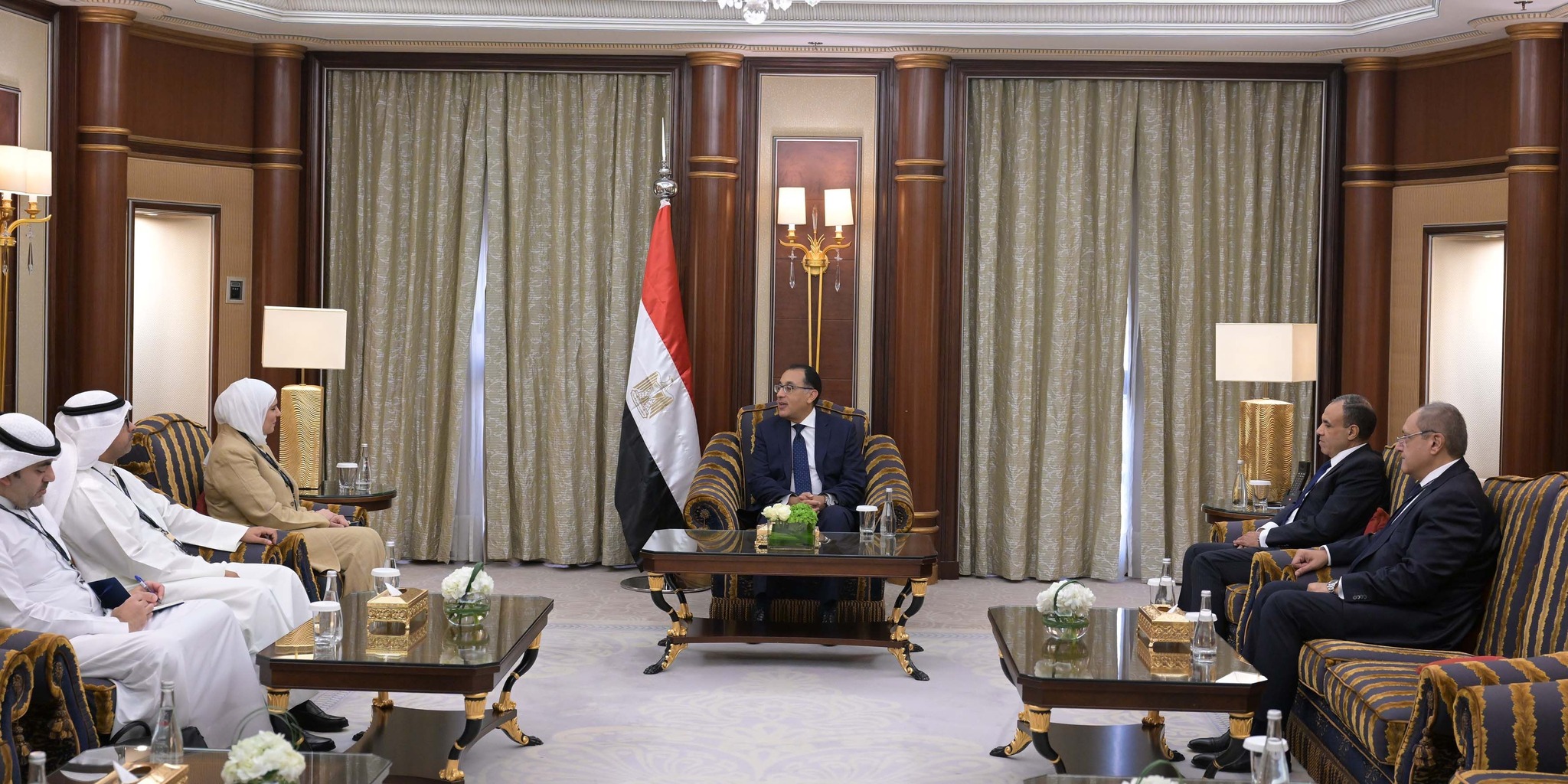 رئيس الوزراء يبحث مع وزيرة المالية الكويتية ملفات التعاون المشترك