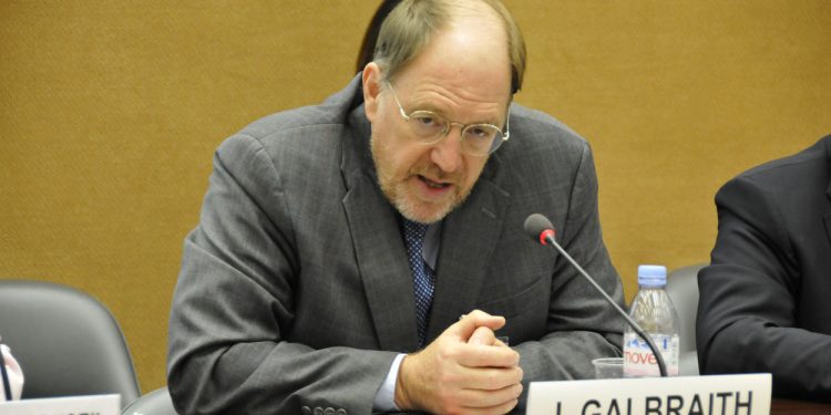 يمس جالبرث، أستاذ الحكومة ورئيس قسم العلاقات الحكومية والتجارية في جامعة تكساس