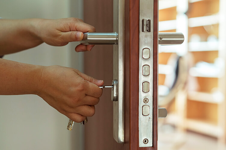 شركة سعودية تخطط لإنشاء مصنع للأبواب المصفحة وكمالياتها في مصر