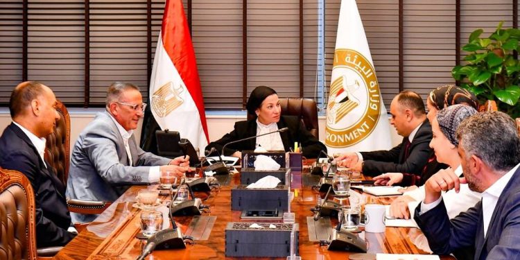 اجتماع حكومي لبحث سبل دعم الاستثمارات السياحية البيئية في البحر الأحمر وسيناء