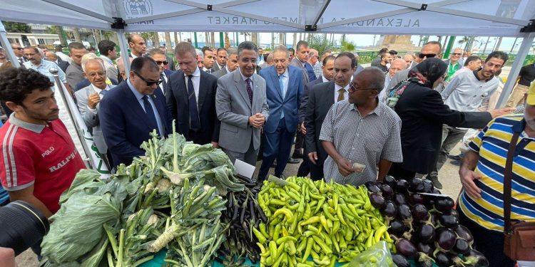 افتتاح سوق اليوم الواحد للمزارعين والمنتجات الغذائية بالإسكندرية