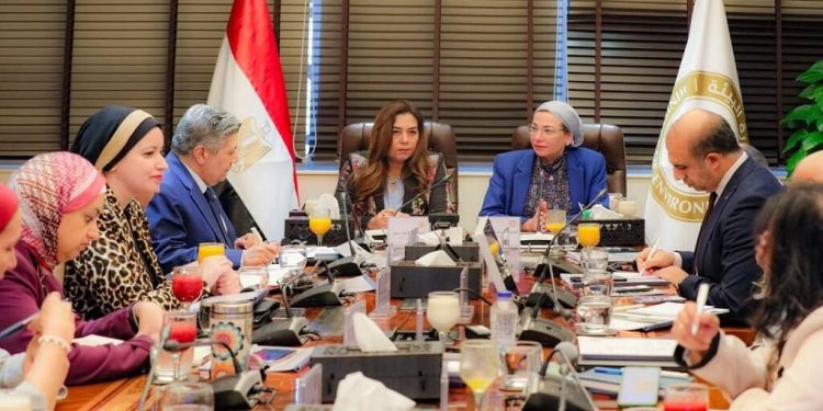 البيئة والتنمية المحلية يتابعان برنامج إدارة المخلفات في 4 محافظات