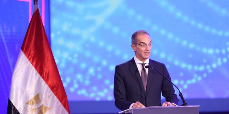 الدكتور عمرو طلعت وزير الاتصالات